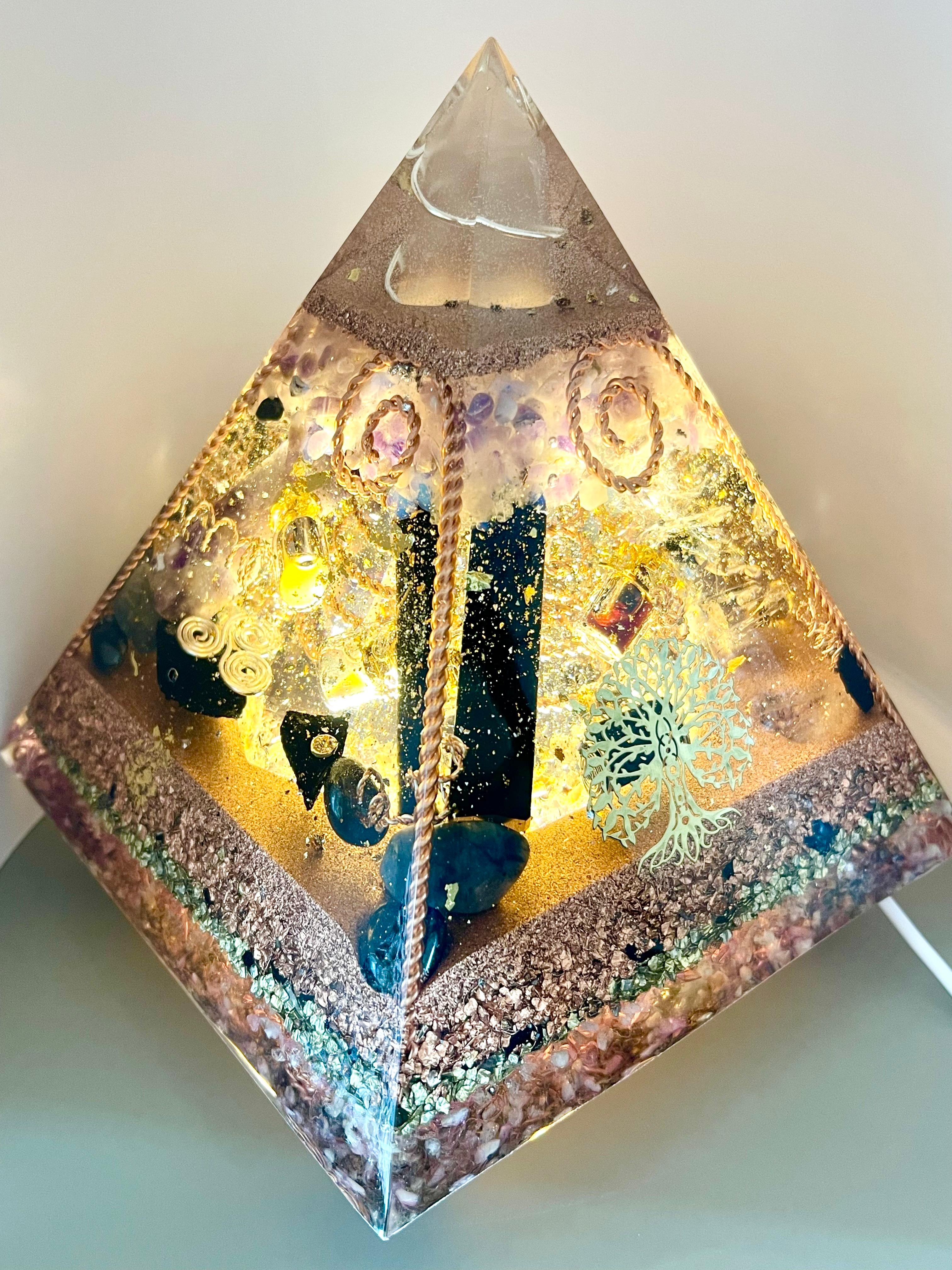 Portal de Lumină – Orgon Lampă cu Tehnologie Tensor, GANS și Nanoplante pentru Armonizare, Protecție și Expansiune a Conștiinței