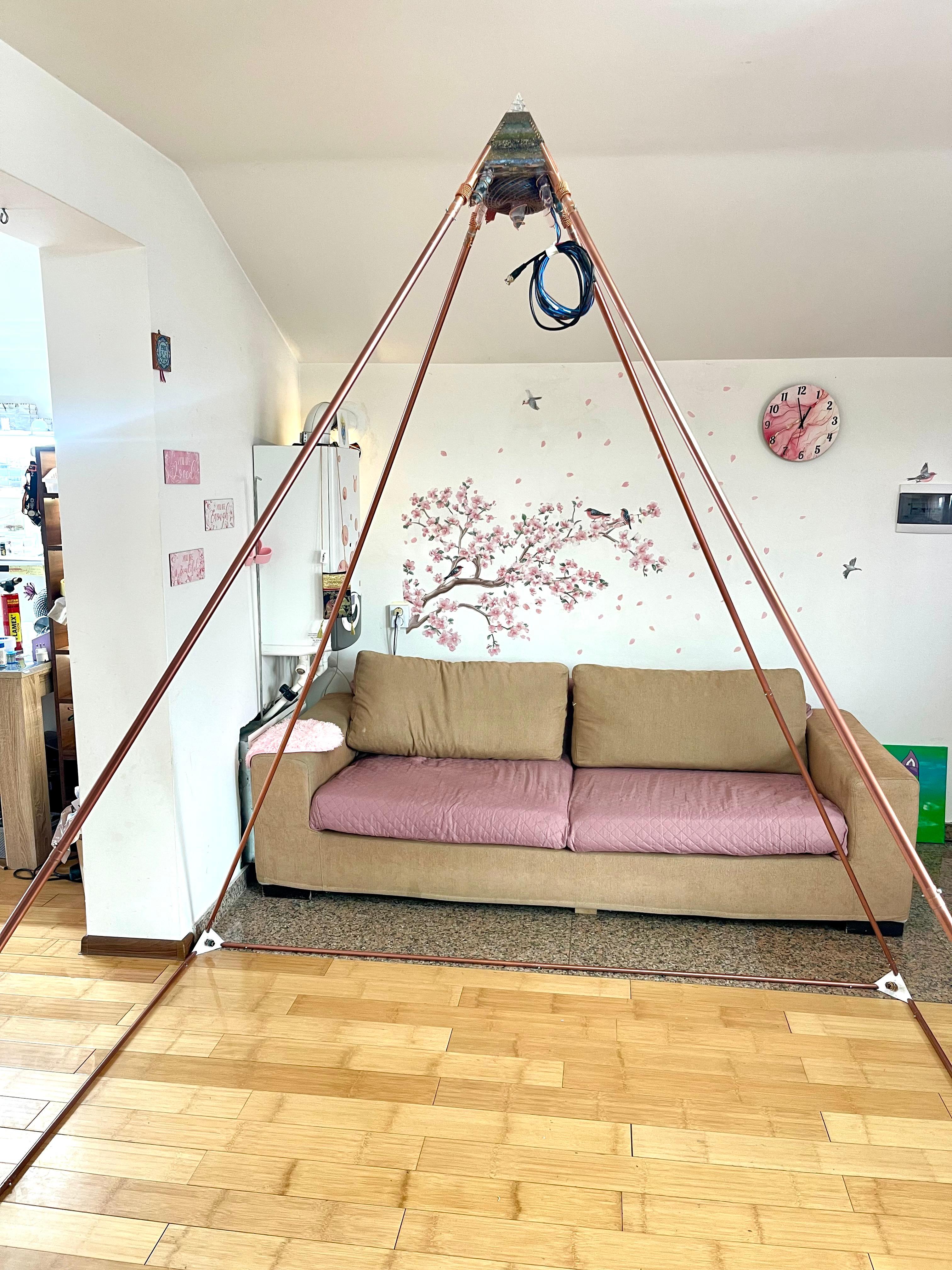 Piramidă de meditație 2,1 m – spațiu activ de armonizare și susținere energetică