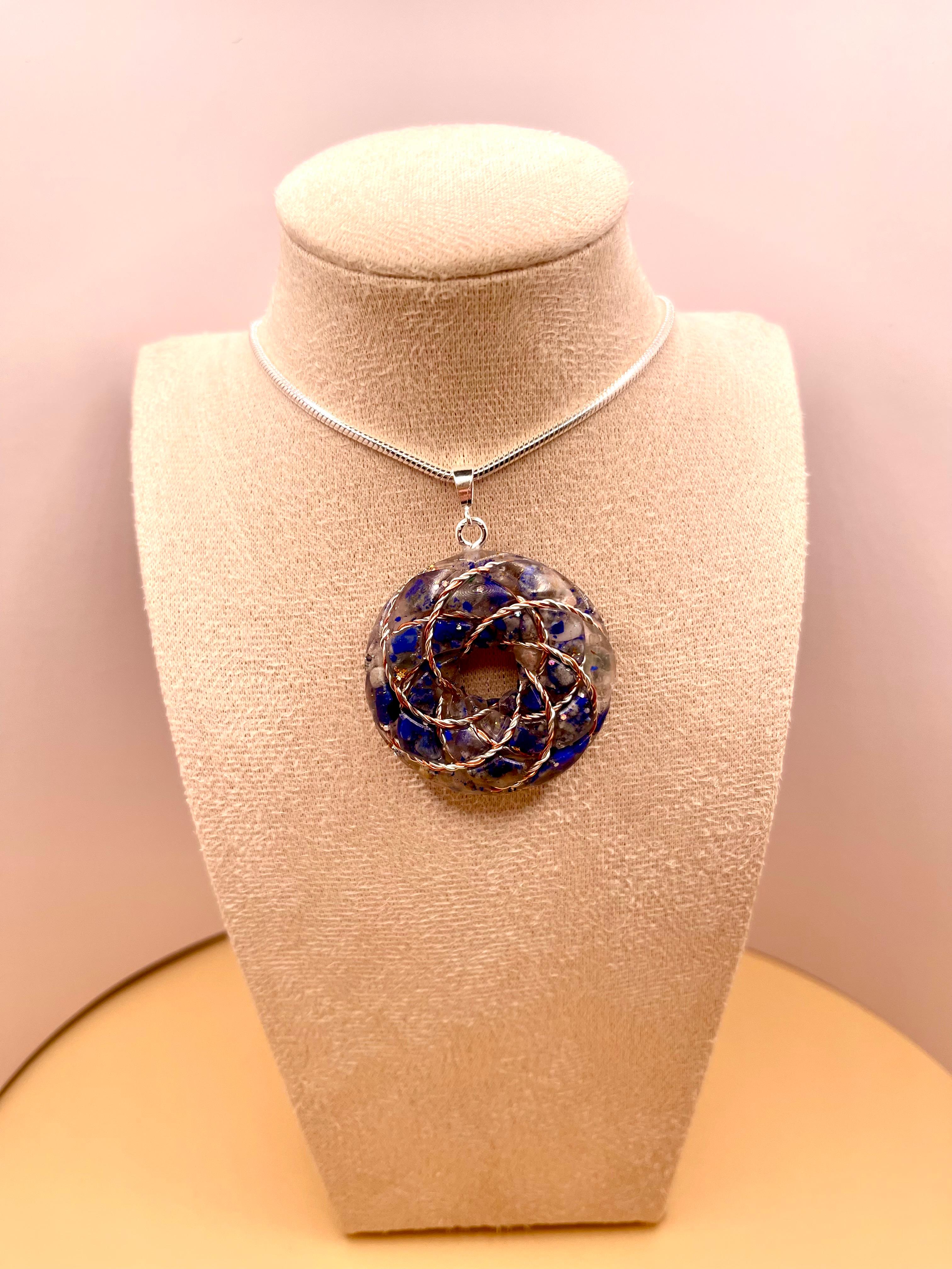 Pandantiv Toroidal „Mintea Albastră” – Claritate Mentală, Adevăr Interior & Comunicare Conștientă